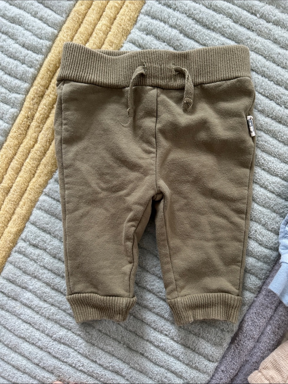 Rabbit + Bear Pants - Picture 3 of 7
